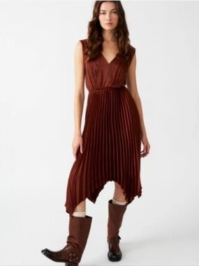 Steve Madden Donna Dress in Cinnamon - Size Small - Sleeveless V-Neck - Brown